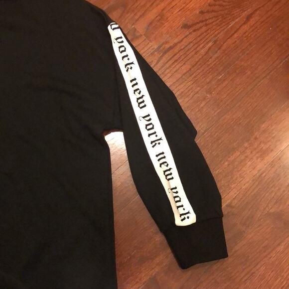 H&M Divider Raw Edge New York Black Hoodie - Picture 3 of 7